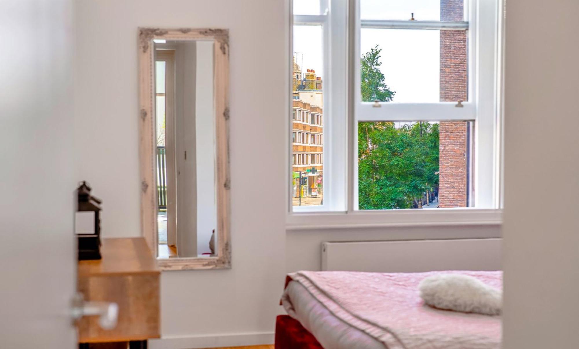 Designer Victorian Flat With Large Terrace Apartment London Bagian luar foto